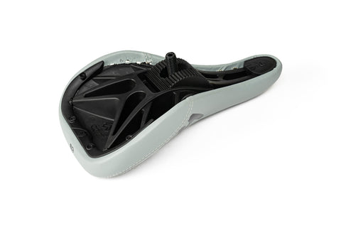 Void Pivotal Seat
